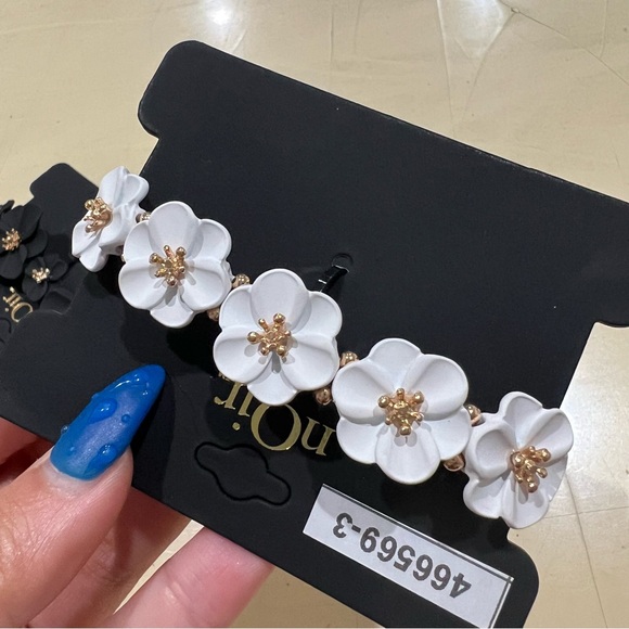 NWT nOir flower bracelet bundle - Picture 2 of 5